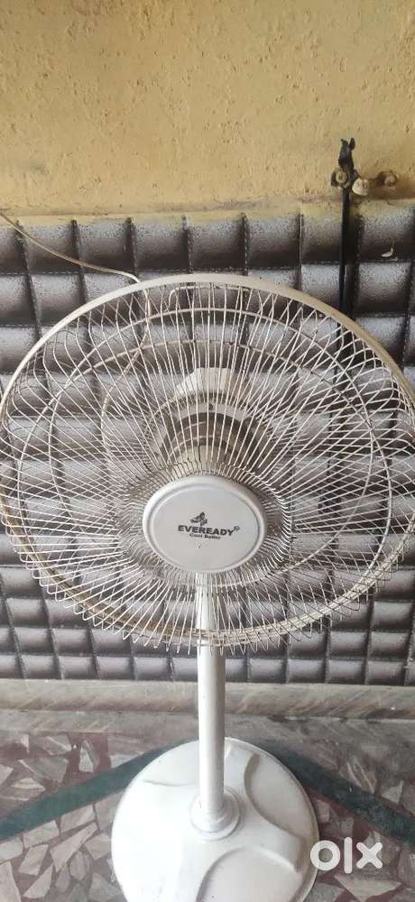 Eveready pedestal fan for sale good working condition