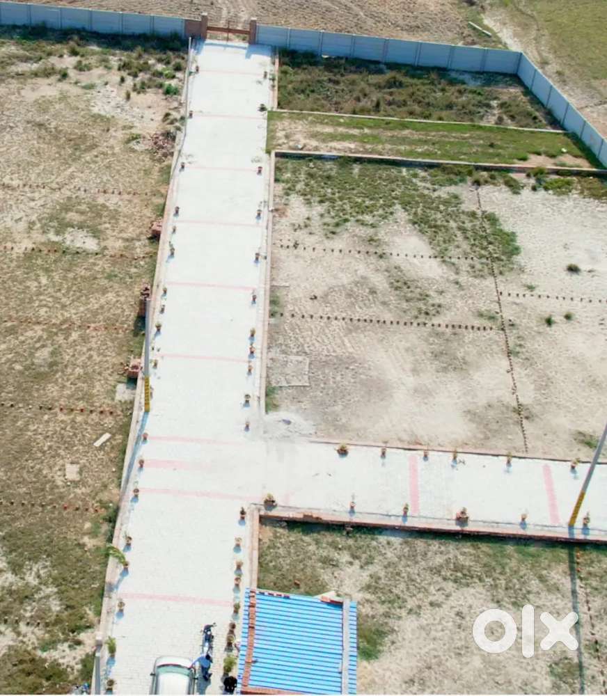 On highway 120 feat road per Le plot