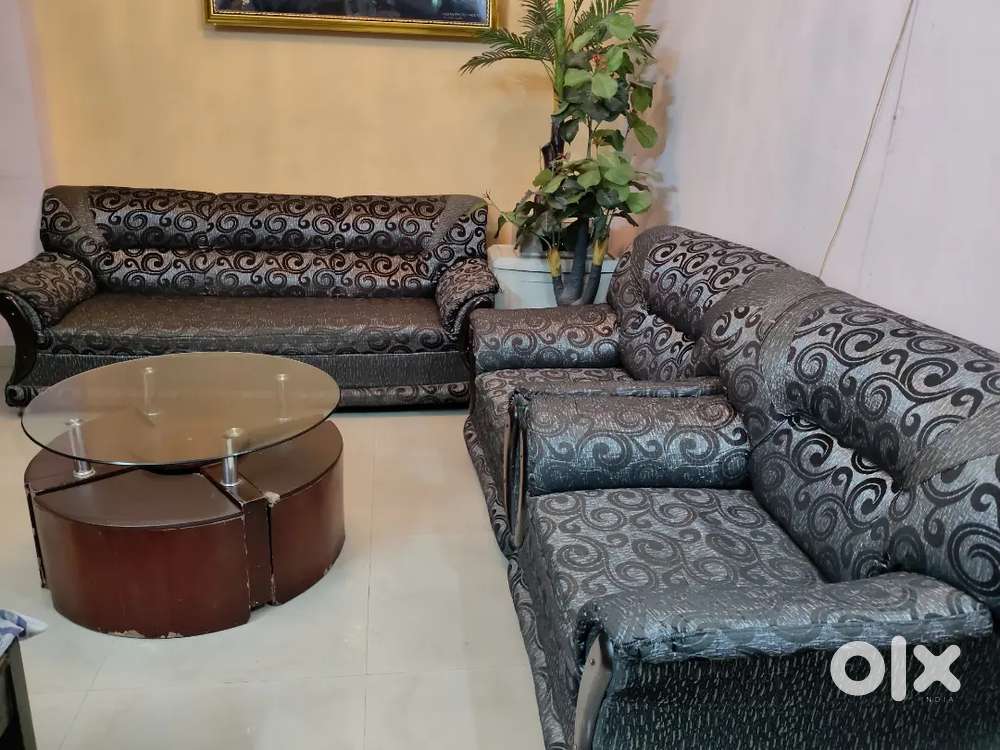 Good condition 3+1+1 Sofa Set and Centre table for Sale
