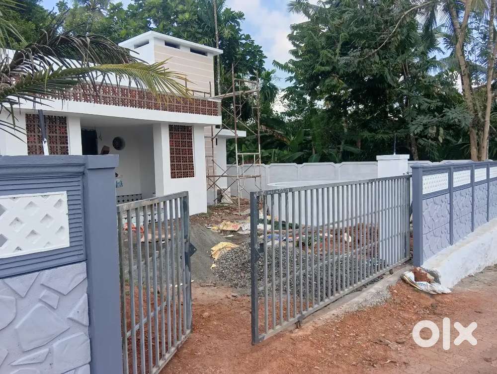 Ernakulam, thuppampady 2bhk old house for sale.