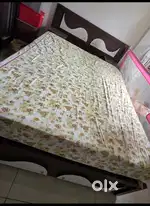 Queen size bed with Wakefit mattress
