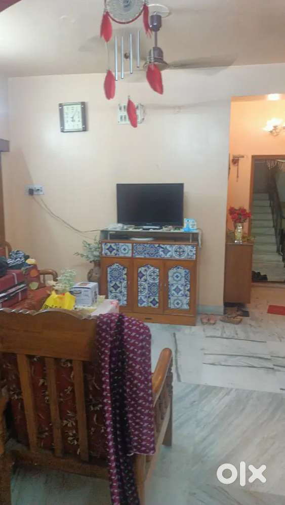 Vip road Kaikhali near chreamore 3 bhk furnish flat for sale