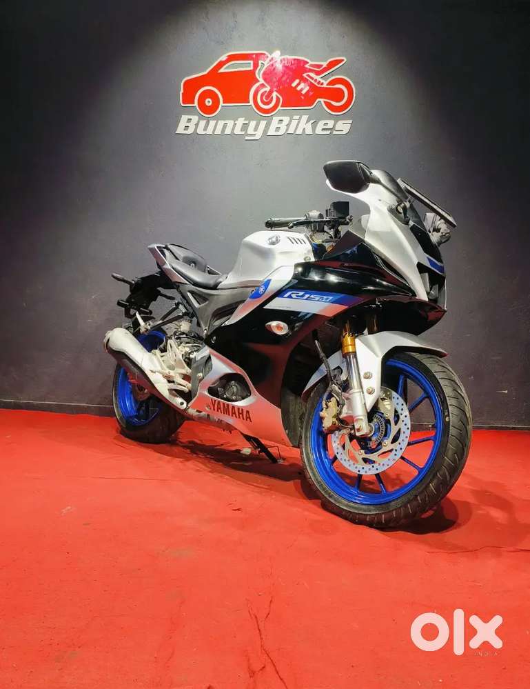 Yamaha R15 V4