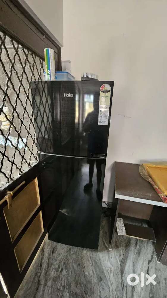 Haier 258 ltr. Refrigerator 2 star Double door black