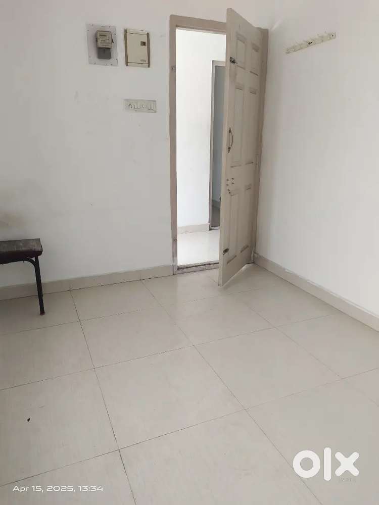 Bachelour one room ground floor for rent in vyttila