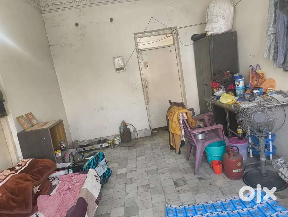 I need roommate only conscious student