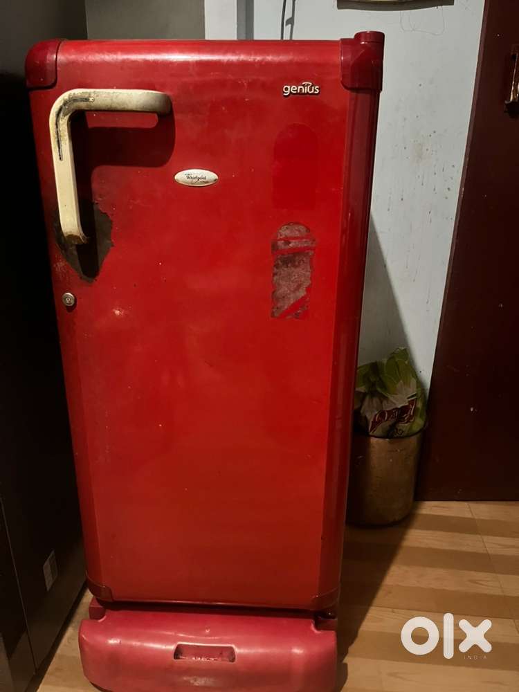 Fully functioning old refrigerator