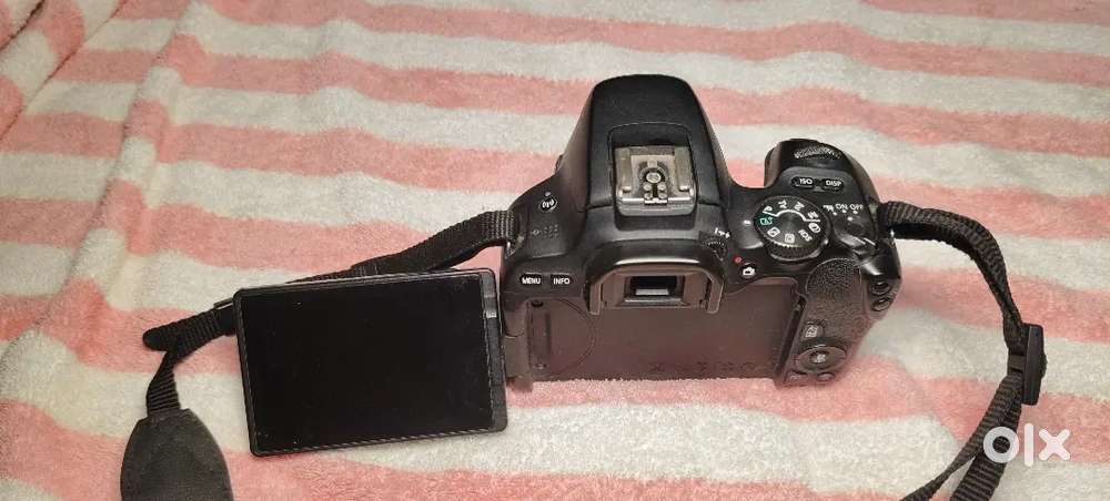 Canon 200D DSLR CAMERA
