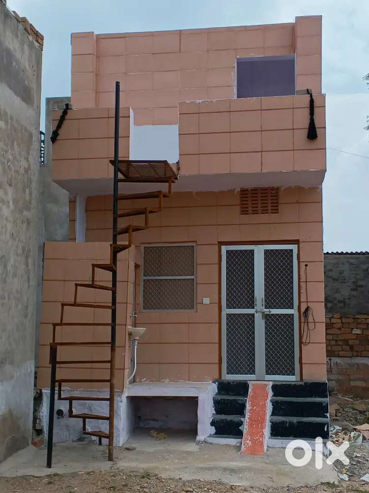 Chhoti size ka new Makan sel ke andar hai.13*39