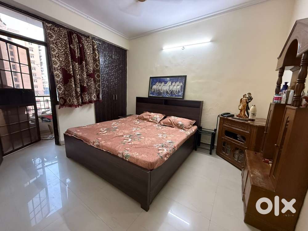 Female Flatmate - Seperate Room for Rent