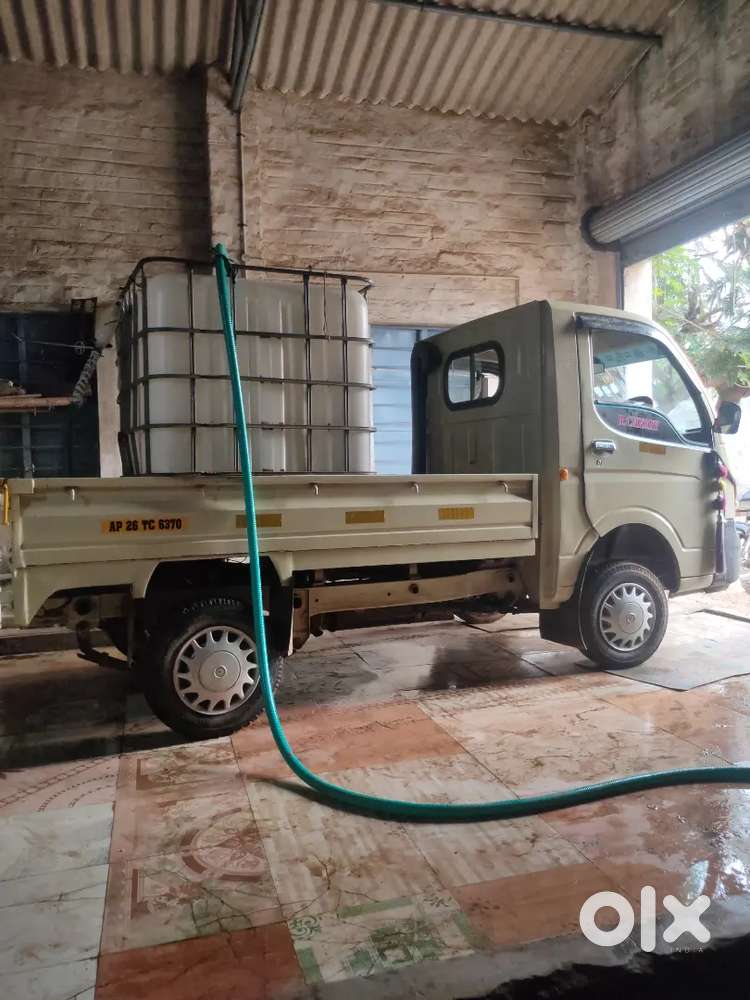 water plant can and tank
