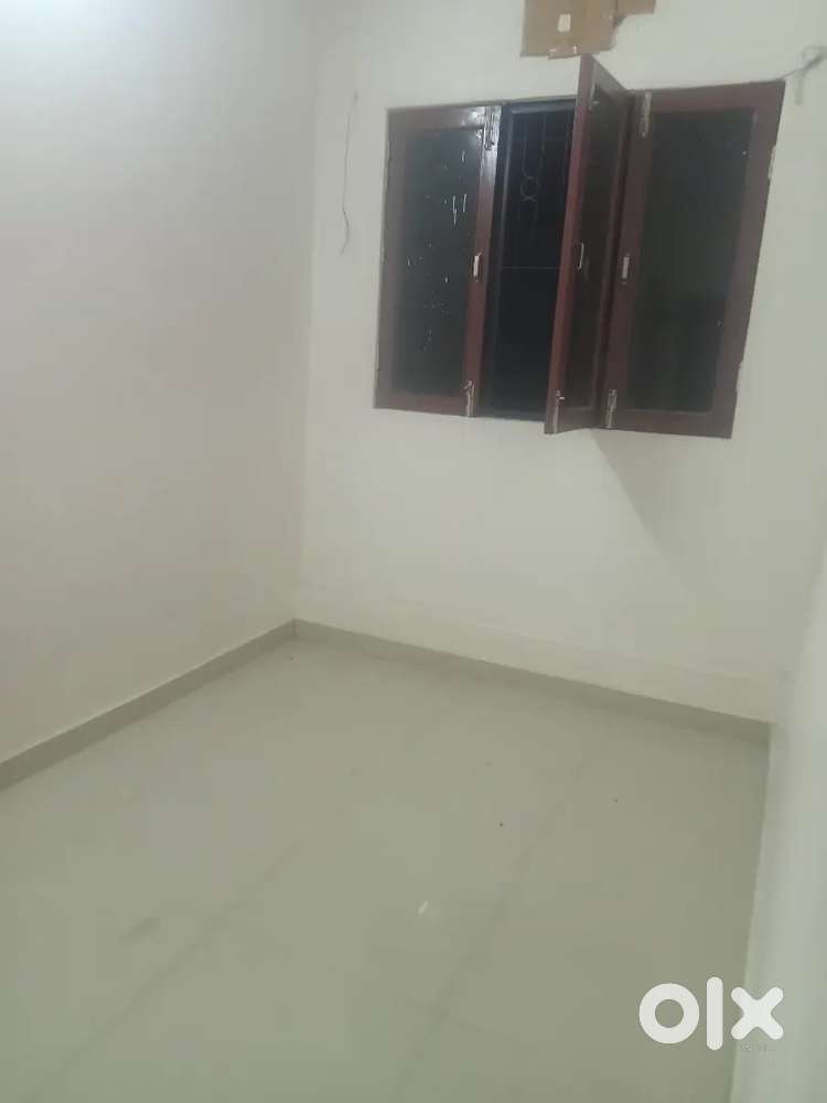Cuple frndly 2bhk flat in aliganj near ram ram bank chowraha