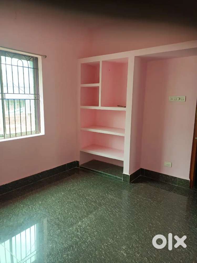 1 bhk 2 nd floor Rs 12,000 for service holder gents Patia chhok