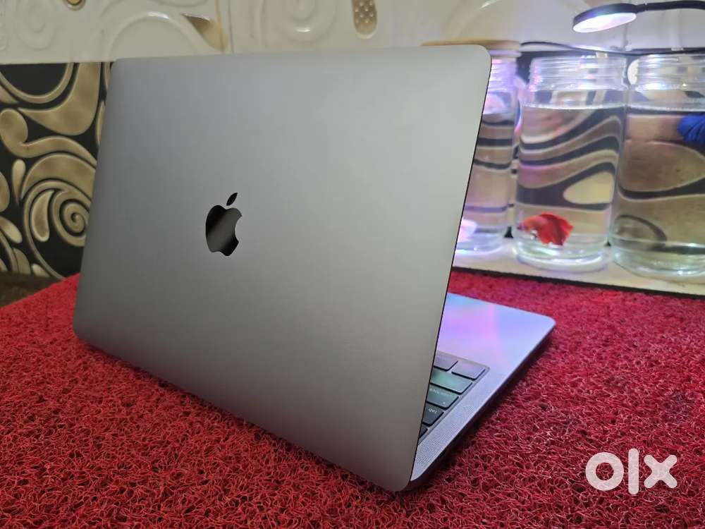 M1 Apple Macbook Pro 16gb Ram 256gb SSD Touchbar Touch ID  100% Health