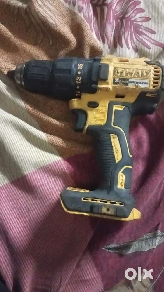 Milwaukee Dewalt makita cordless tools