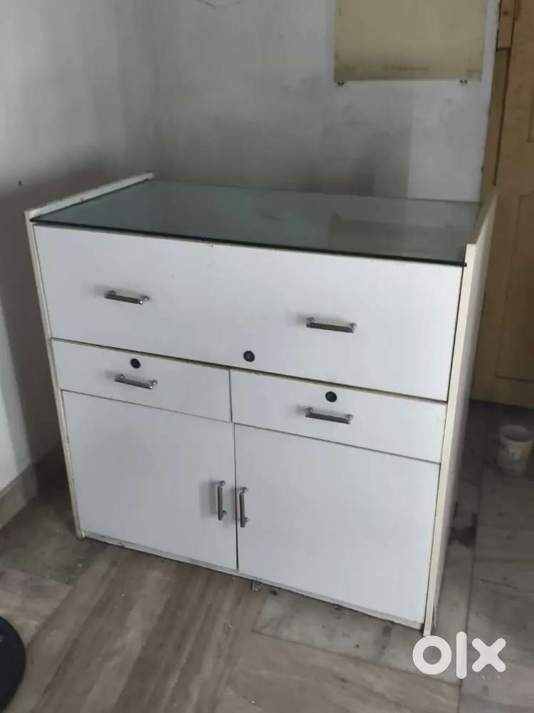 MOBILE PHONE DISPLAY COUNTER