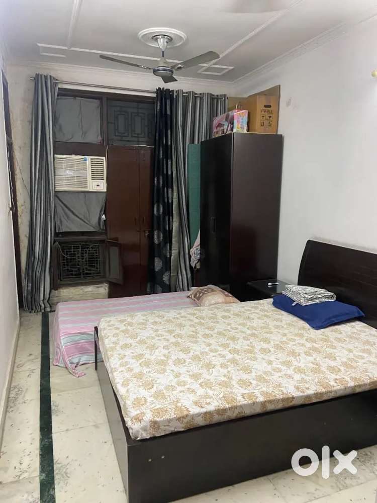 2 bhk fully furnished floor for rent in laxmi nagar