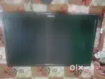 TV normal TV hai iska remote nahin Hai humne nai Li thi 7000 ki ab3000