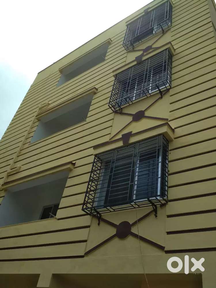 2 BHK flat in Narkeldanga near Phoolbagan metro is available for sale.
