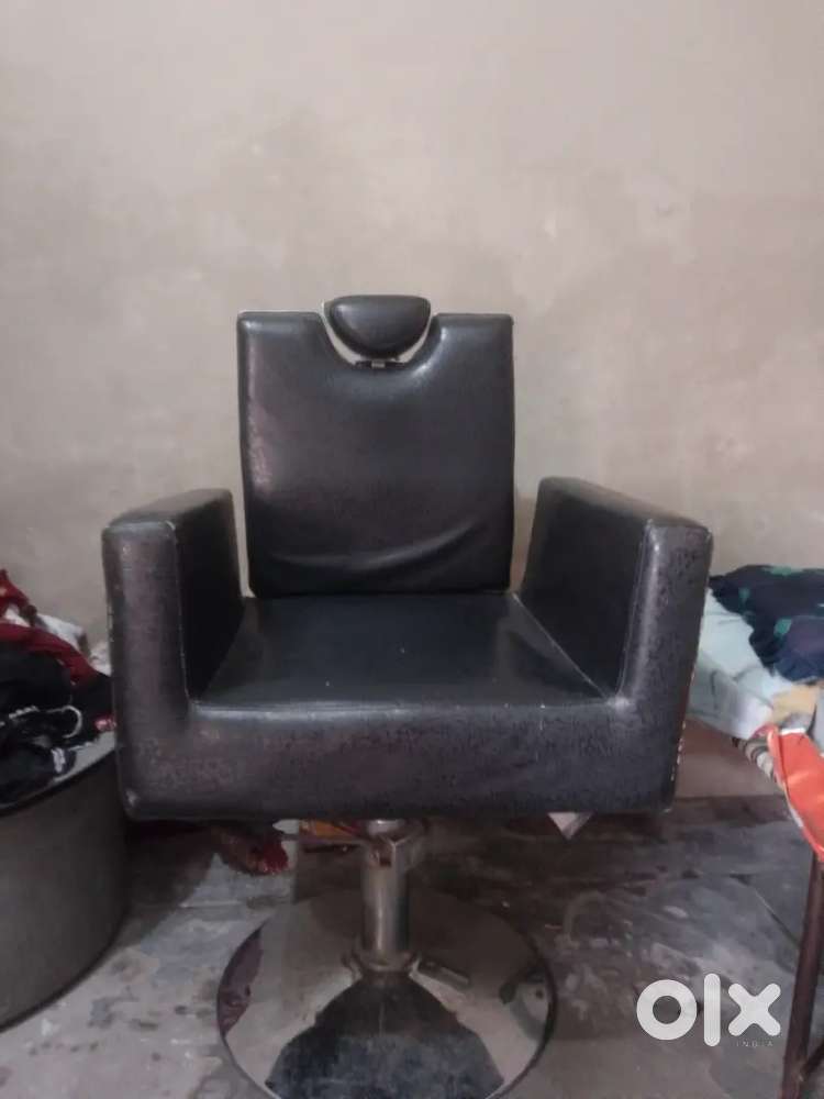 Hairdressing salon chair urgently sale