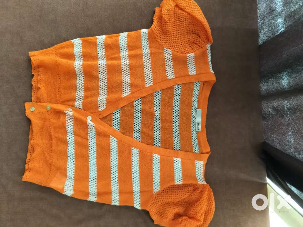 10 Tops small size
