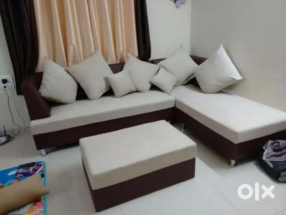 L Shape Sofa with Puffy