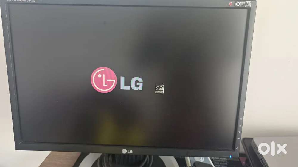 LG Monitor 19 inch with HDMI connector Free