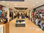 कपड़े के शोरूम में काम करने के लिए संपर्क करें!