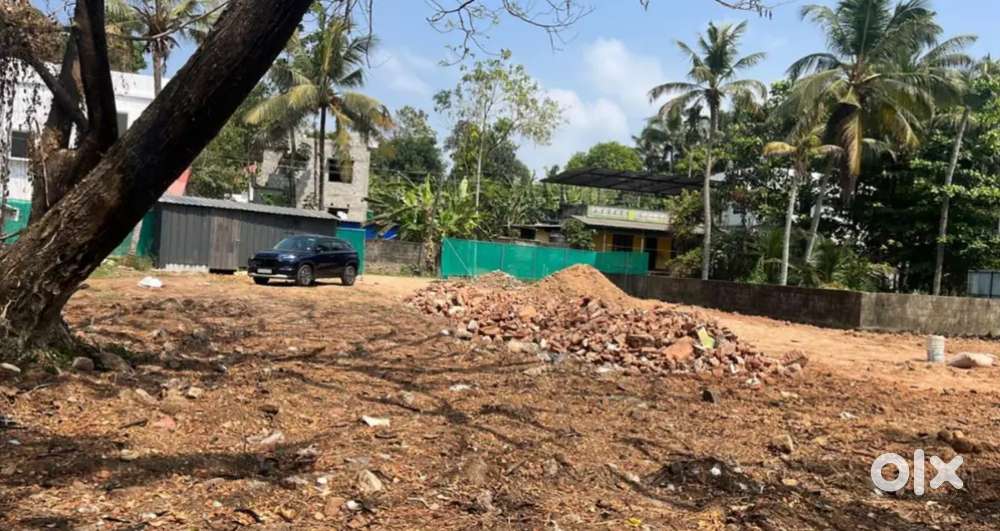 4cent plot for sale at eroor leber per cent 9lakh neg