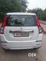 Okay gaadi hai insurance hai company fitted CNG hai screen touch LED