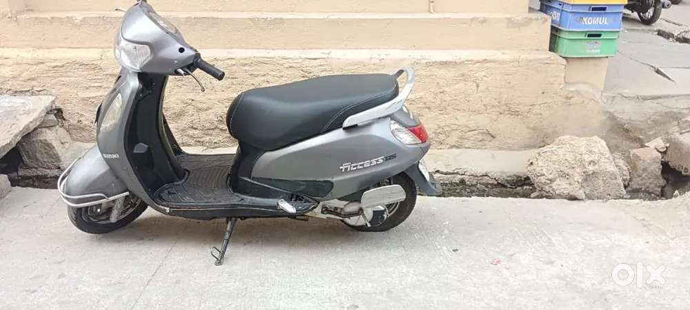 Fresh incurrnes new battery with card. Tyre is 80% recently service