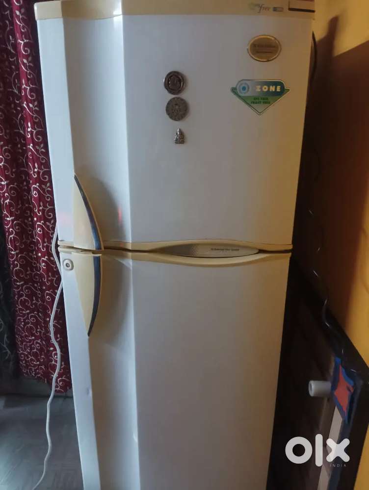 REFRIGERATOR 220Ltr, Double Door,Electrolux Kelvinator