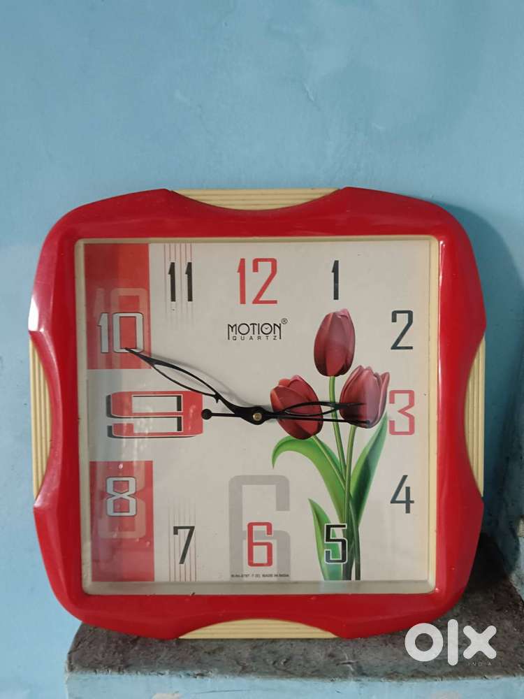 Motion wall clock