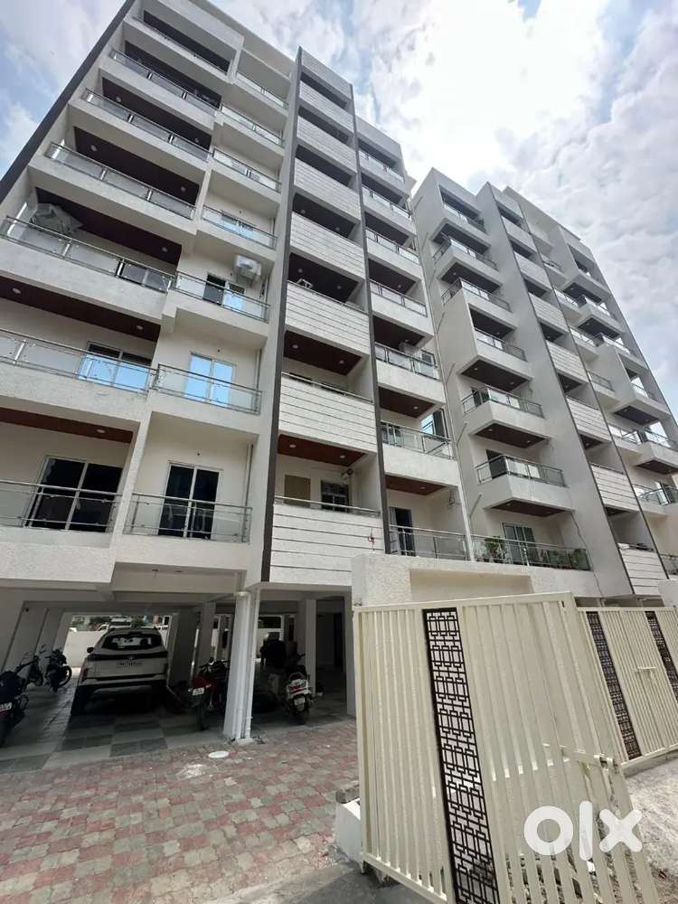 2 bhk spacious flat for family or bachelor