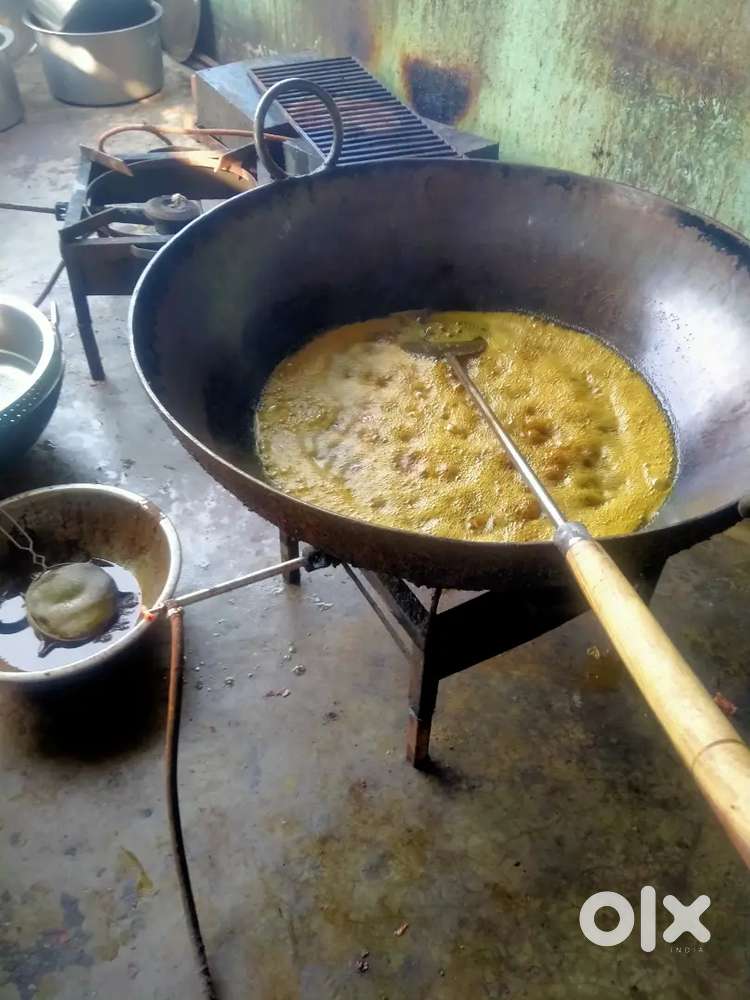 Chicken Litti ki dubara me Helper ki jarurat hai