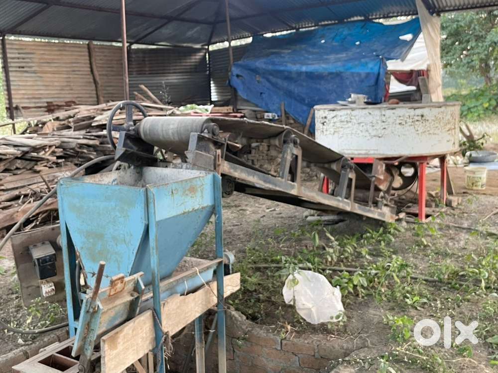 Fly ash bricks machine