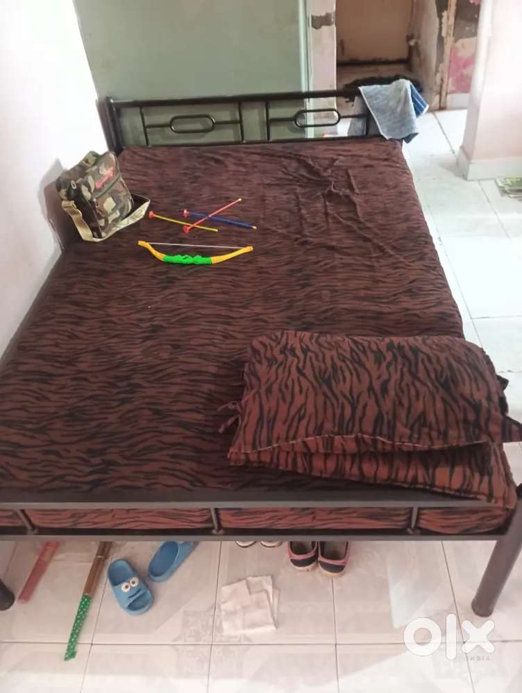 Bed 4*6 gadla sathe