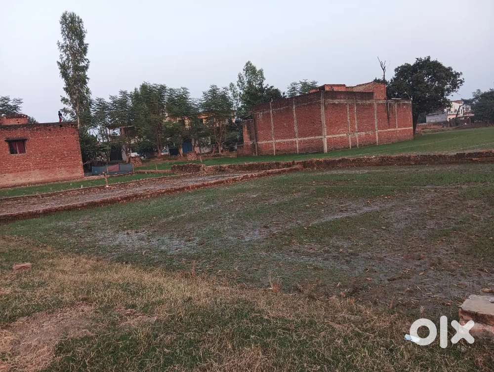 कंचनपुर चौराहे से मात्र 300 मीटर की दूरी पर 25x 60 का प्लॉट उपलब्ध है।