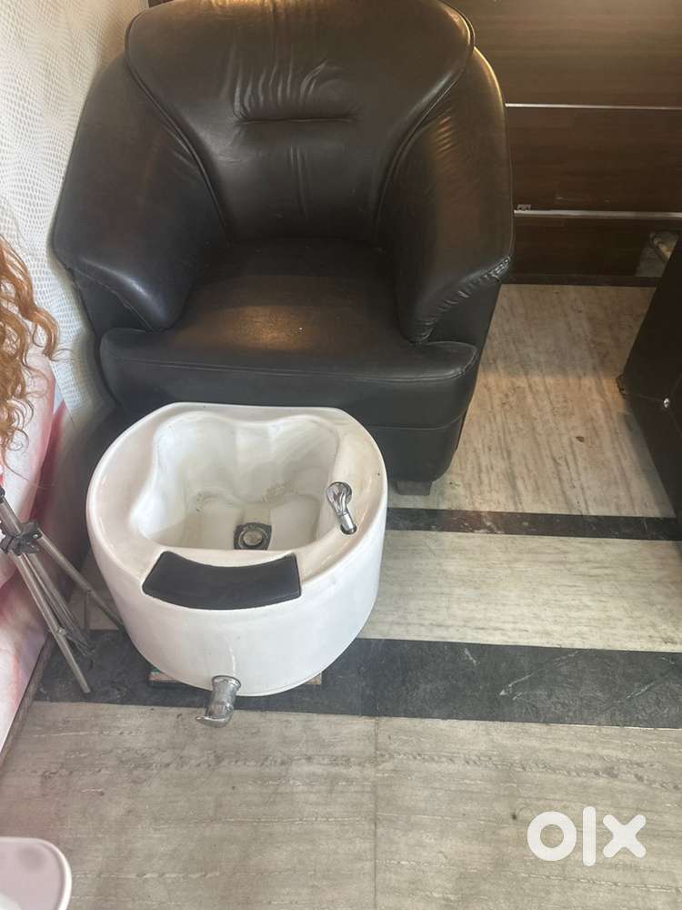 Salon Pedicure tab & sofa new condition
