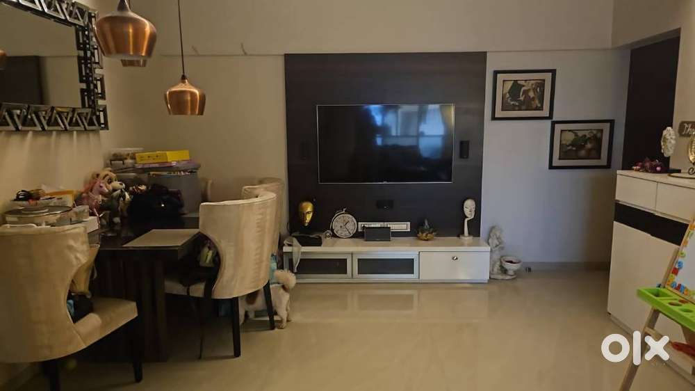 2 BHK LUXRIY FLAT AVAILABLE FOR SALE IN MALAD WEST