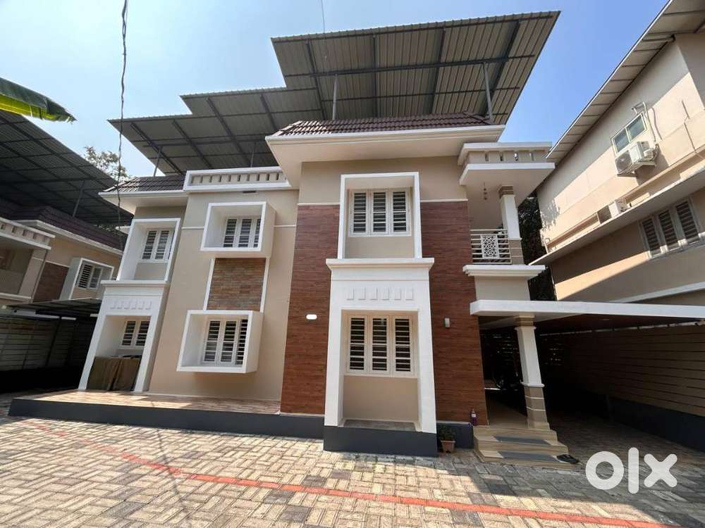 Villa 1800 SqFt  4.5cent  3bhk /1.05 Cr Kuttur Thrissur