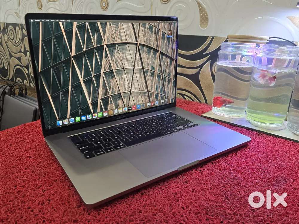 Apple Macbook Pro 2021 i7 16gb 512gb 5.5gb Graphics 16inch Retina