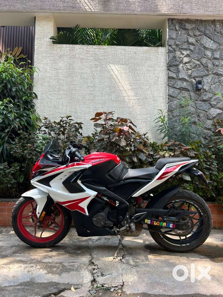 Bajaj Rs200