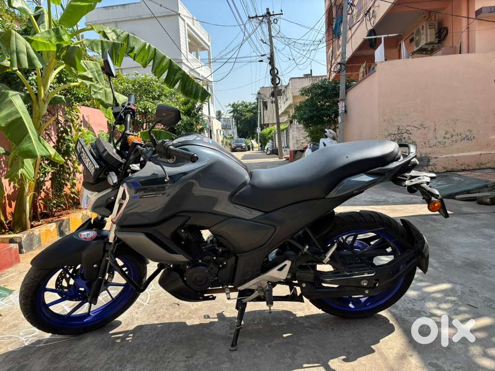 Yamaha Fzs v4