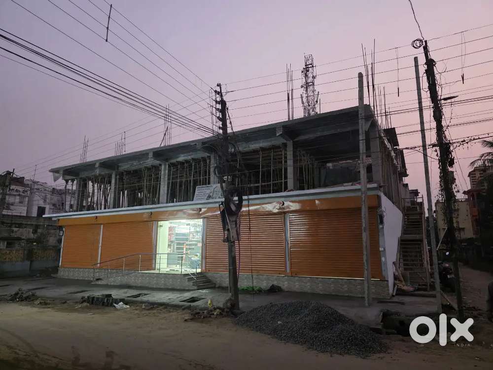 Roadside commercial space