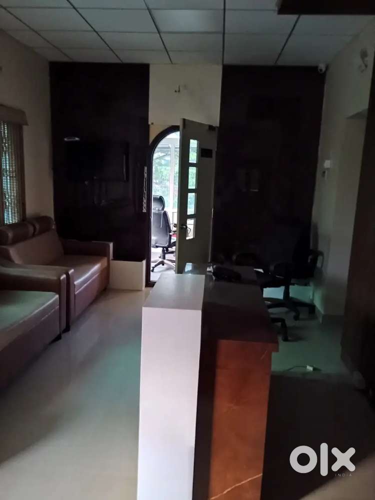 1000SQFT 1STFLR OFF SPACE RENT 30000 AT MEDAVAKKAM. NEAR MAX SHOWROOM