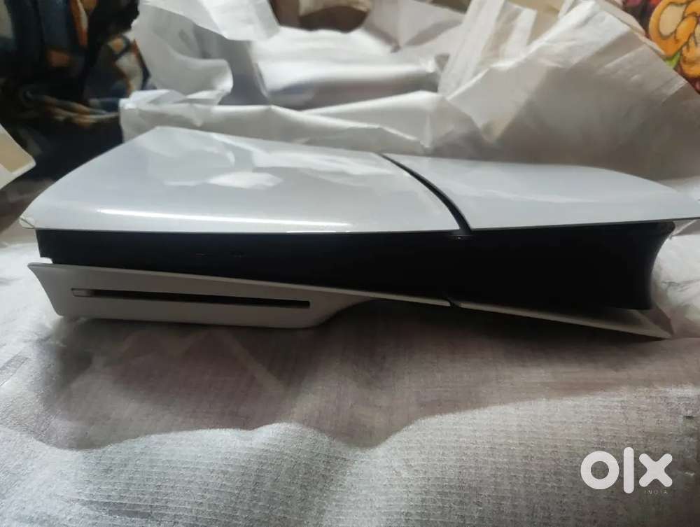 Play station 5 slim (warranty out) but Brand new condition.
