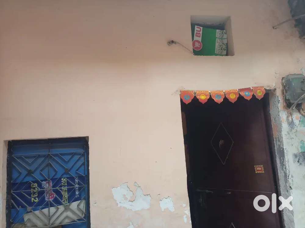 35 gaj ka plot h 10 feet ki gali mein 50 road se 10 meetar