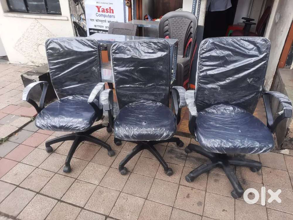 Refurbished Office Revolving Chair High quality Strong and Sturdy