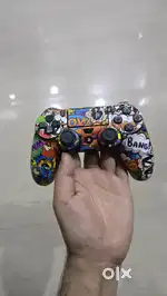Play station 4 original 2 remotes